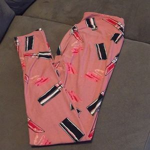 LulaRoe pink background lipstick leggings